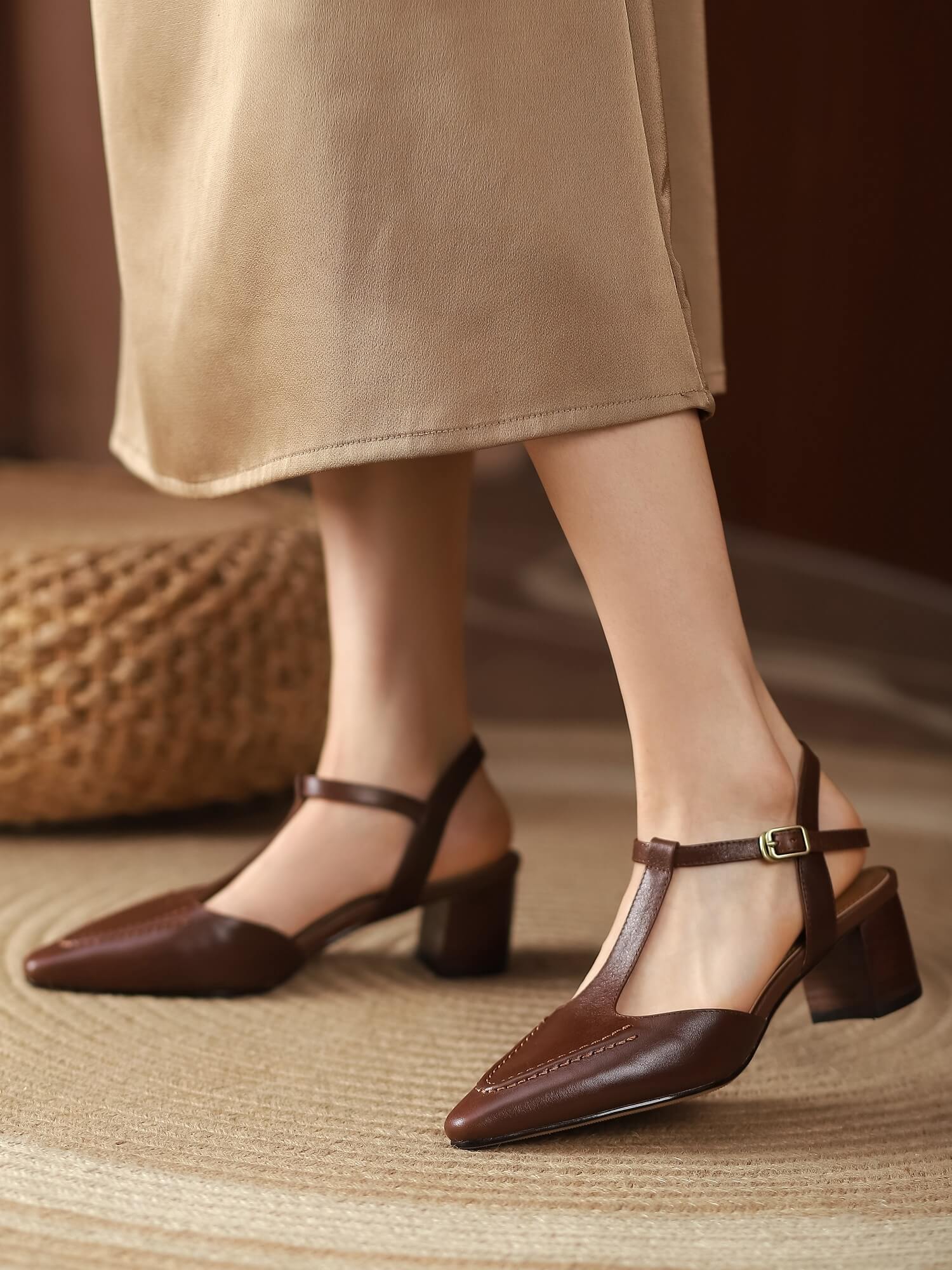 Loka-Brown-T-Strap-Leather-Pumps-Model