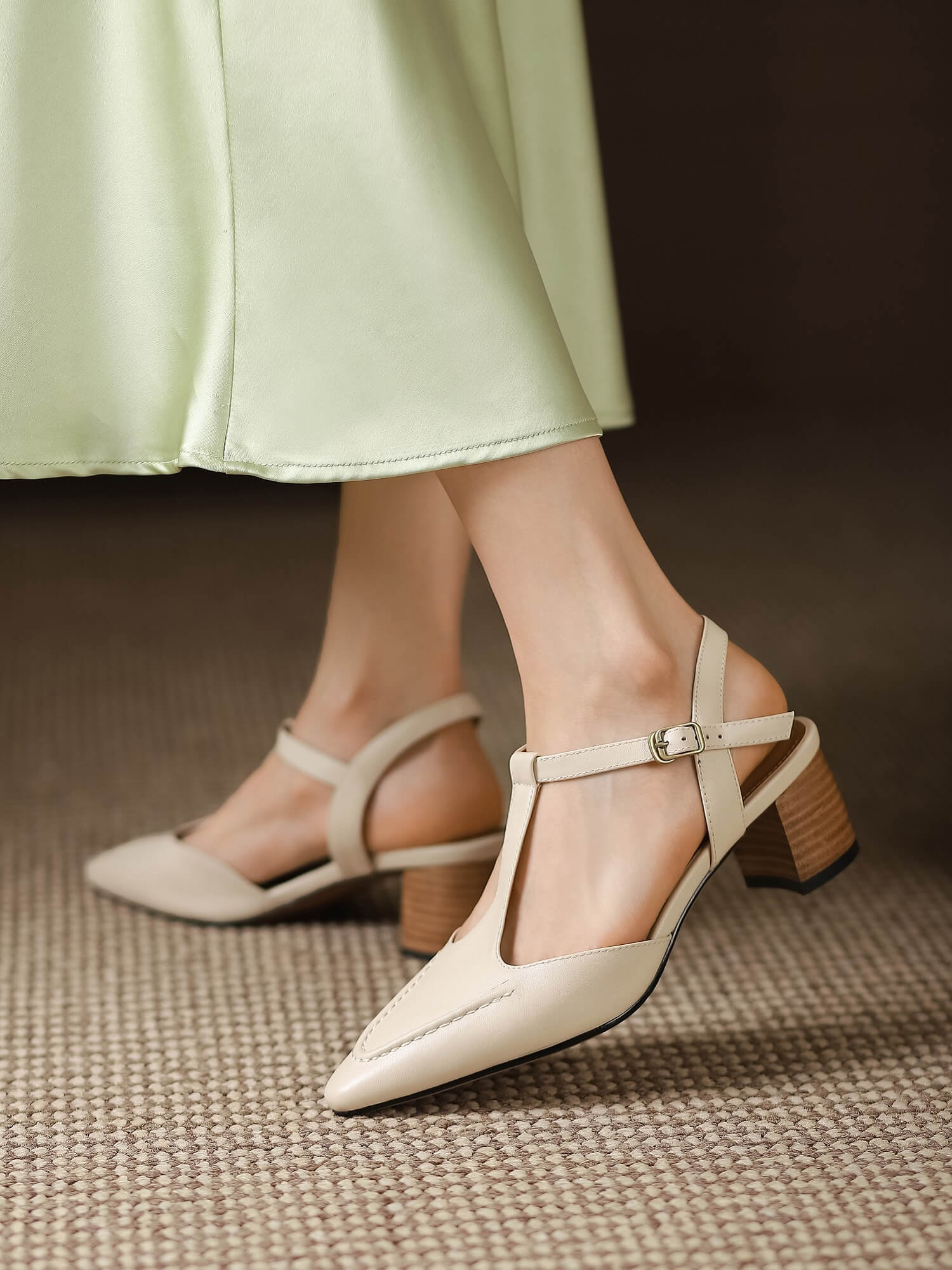 Loka-White-T-Strap-Leather-Pumps-Model