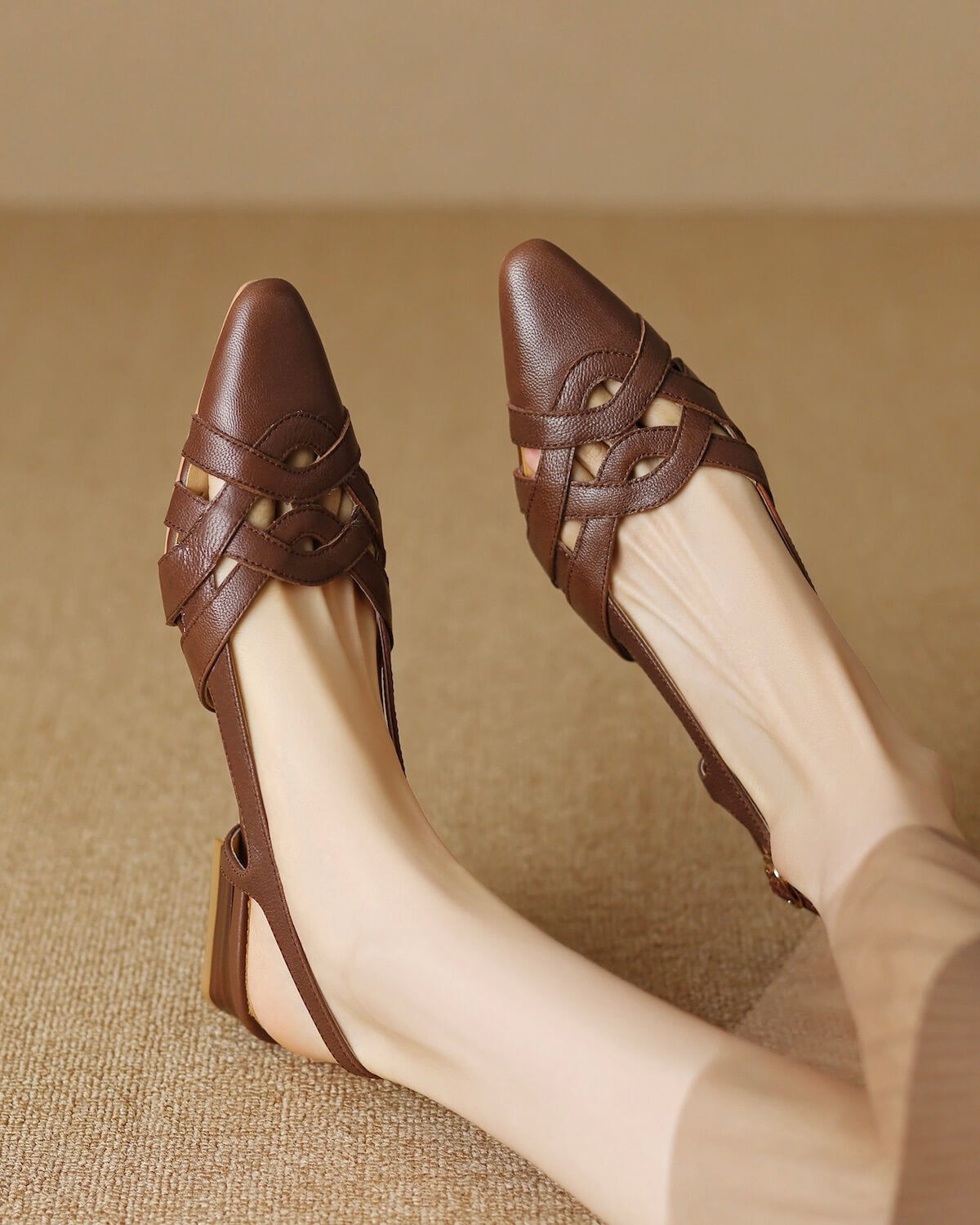 Moda-brown-leather-flat-sandals-model-1