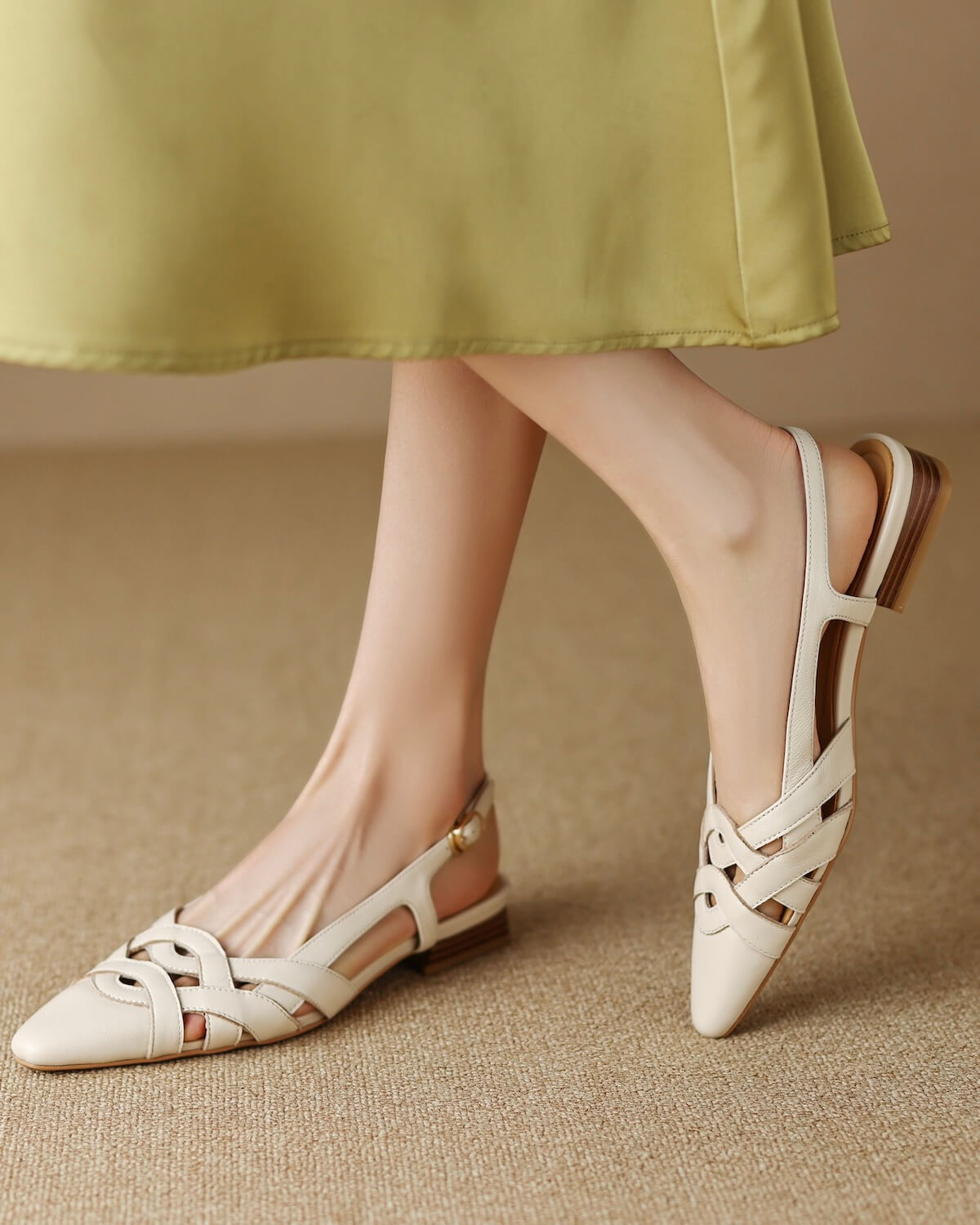 Moda-white-leather-flat-sandals-model-1
