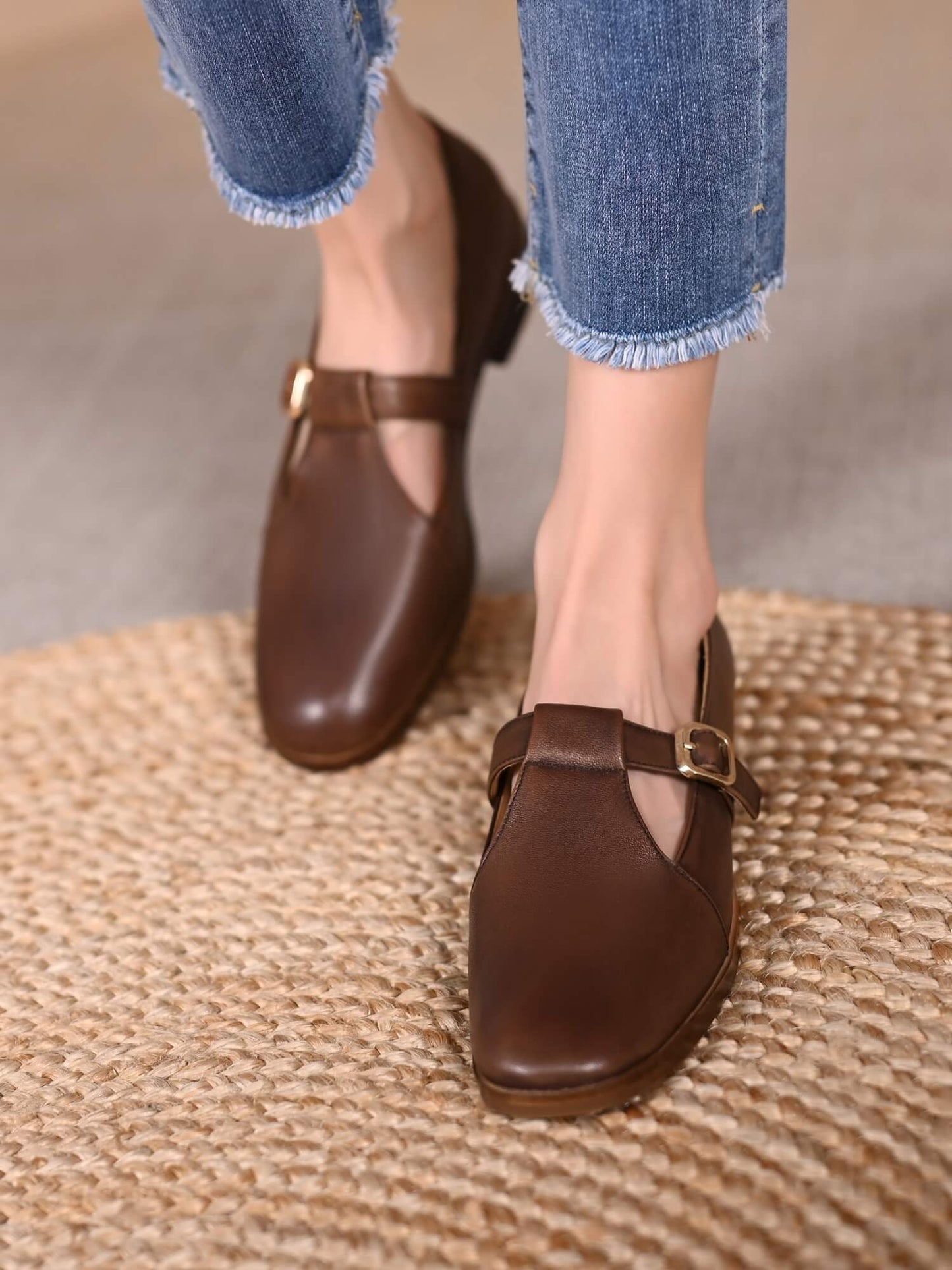 Siana-Brown-Leather-Loafers-Model