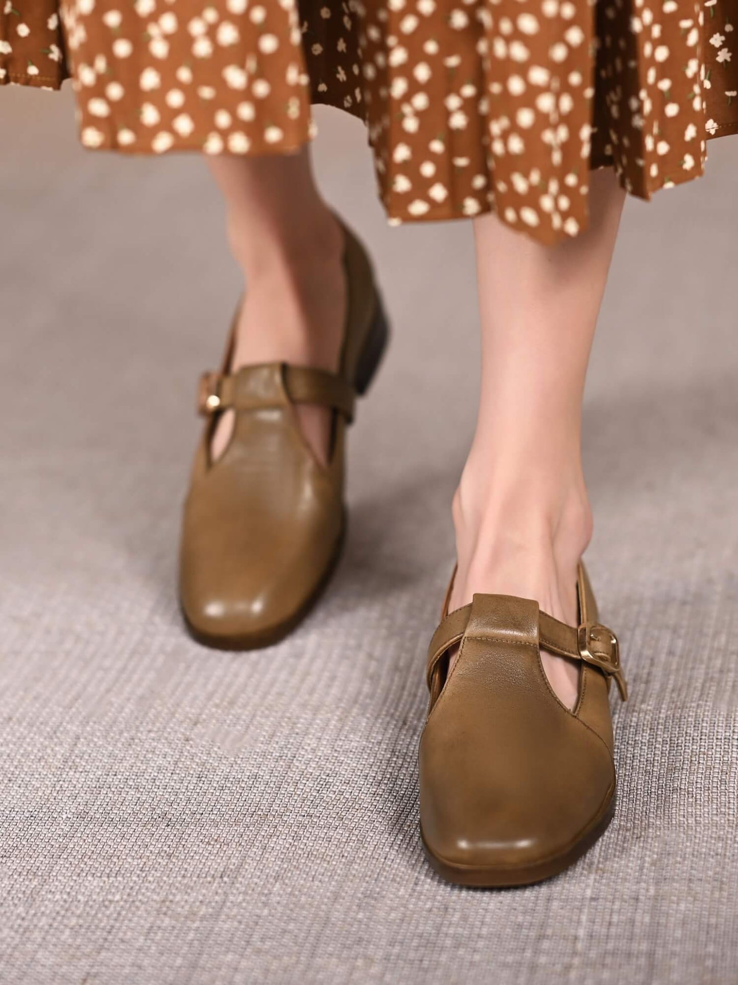 Siana-Khaki-Leather-Loafers-Model-1